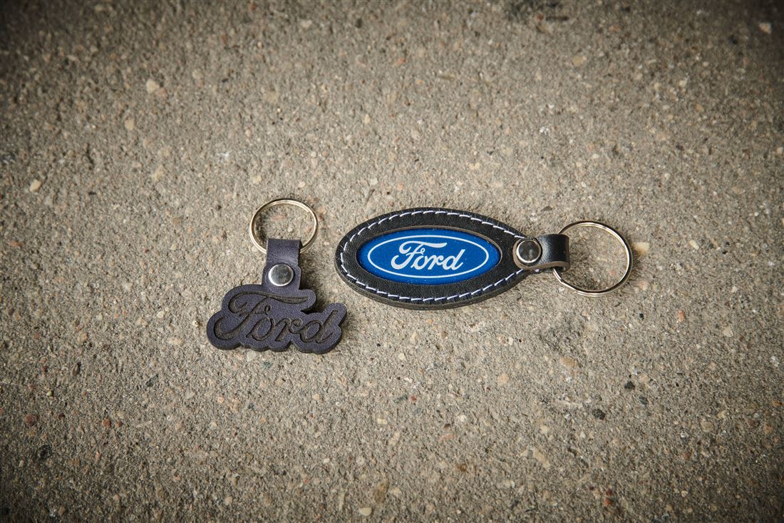 Lederanhänger Ford