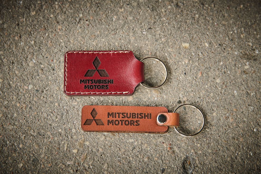 Lederanhänger Mitsubishi